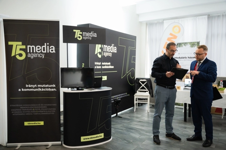 Minden kommunikáció egy kézben